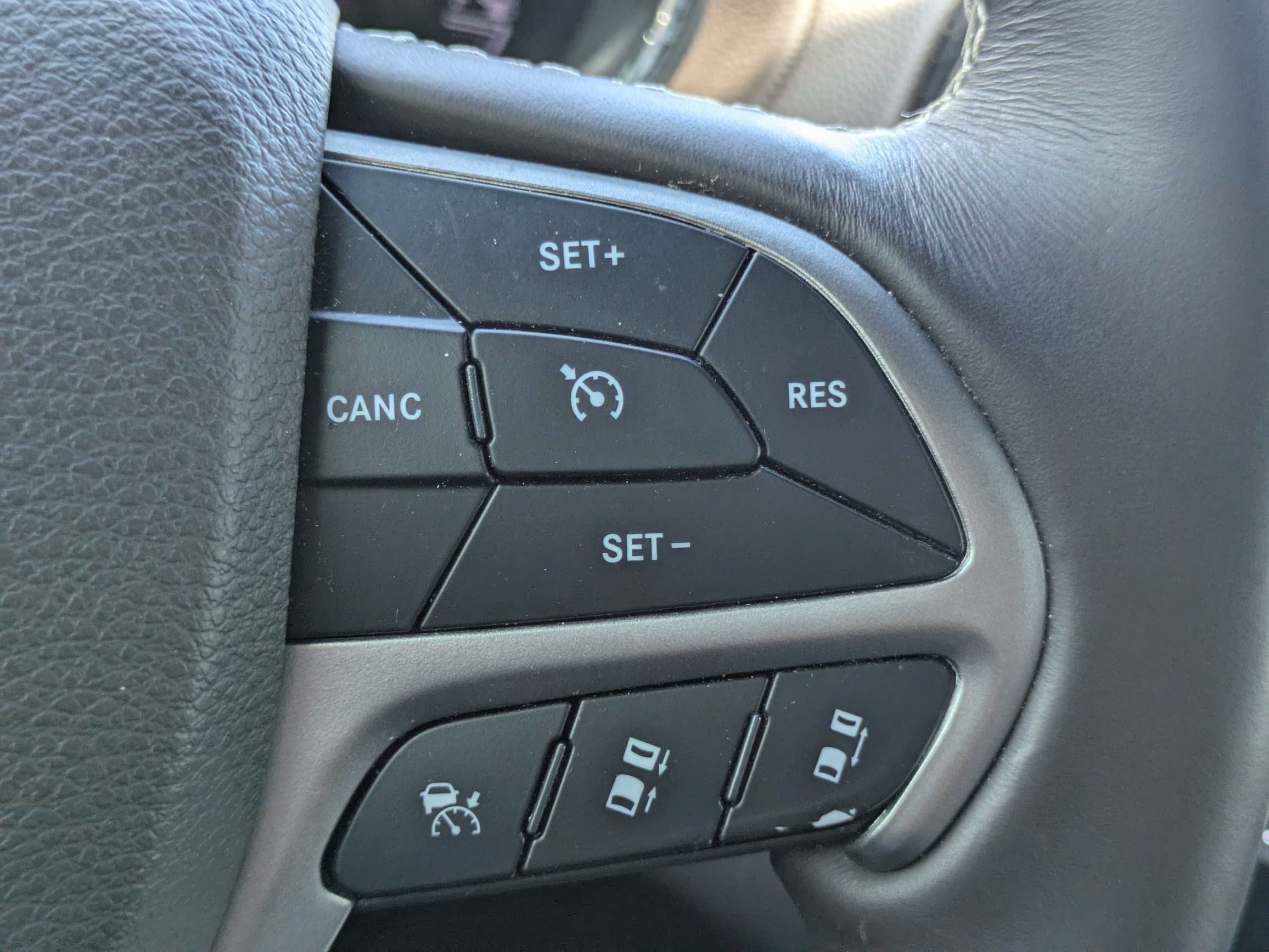 2019 Jeep Grand Cherokee Overland 4x2