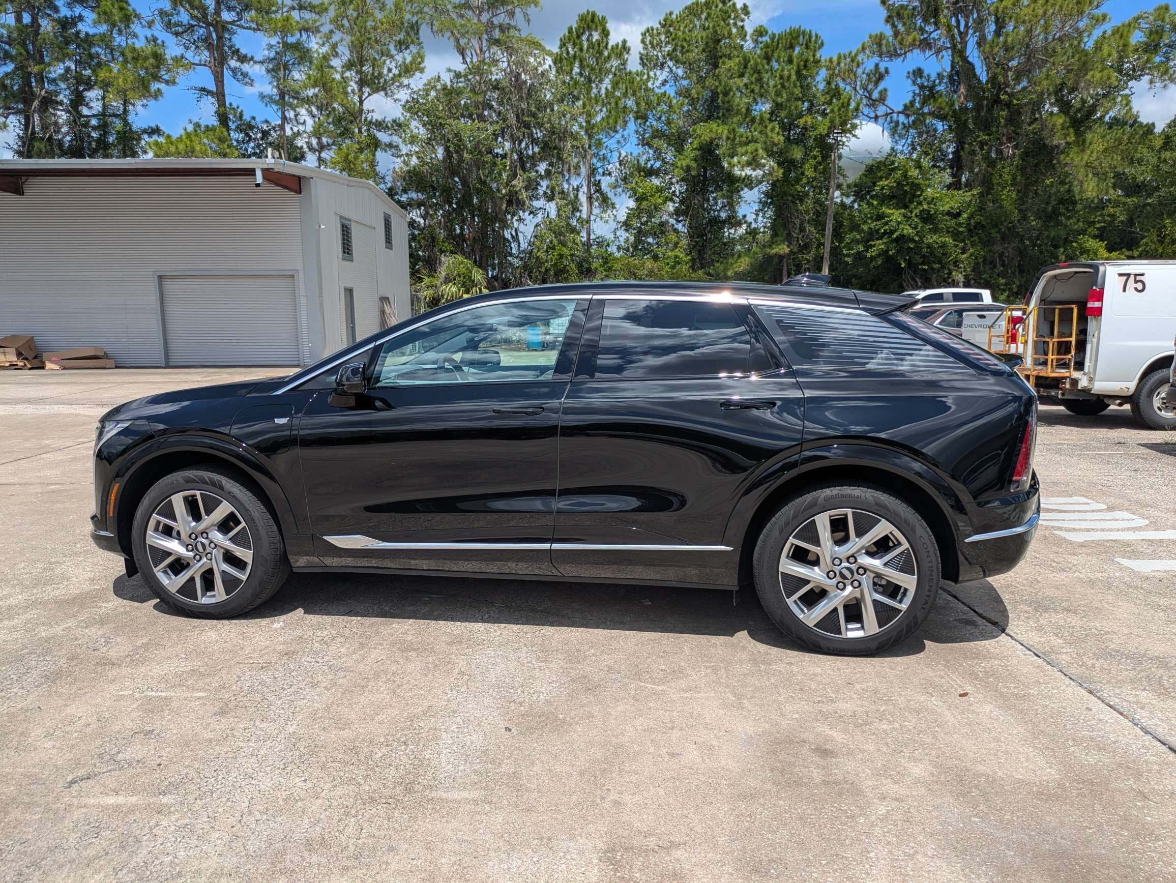 2025 Cadillac OPTIQ Luxury 2