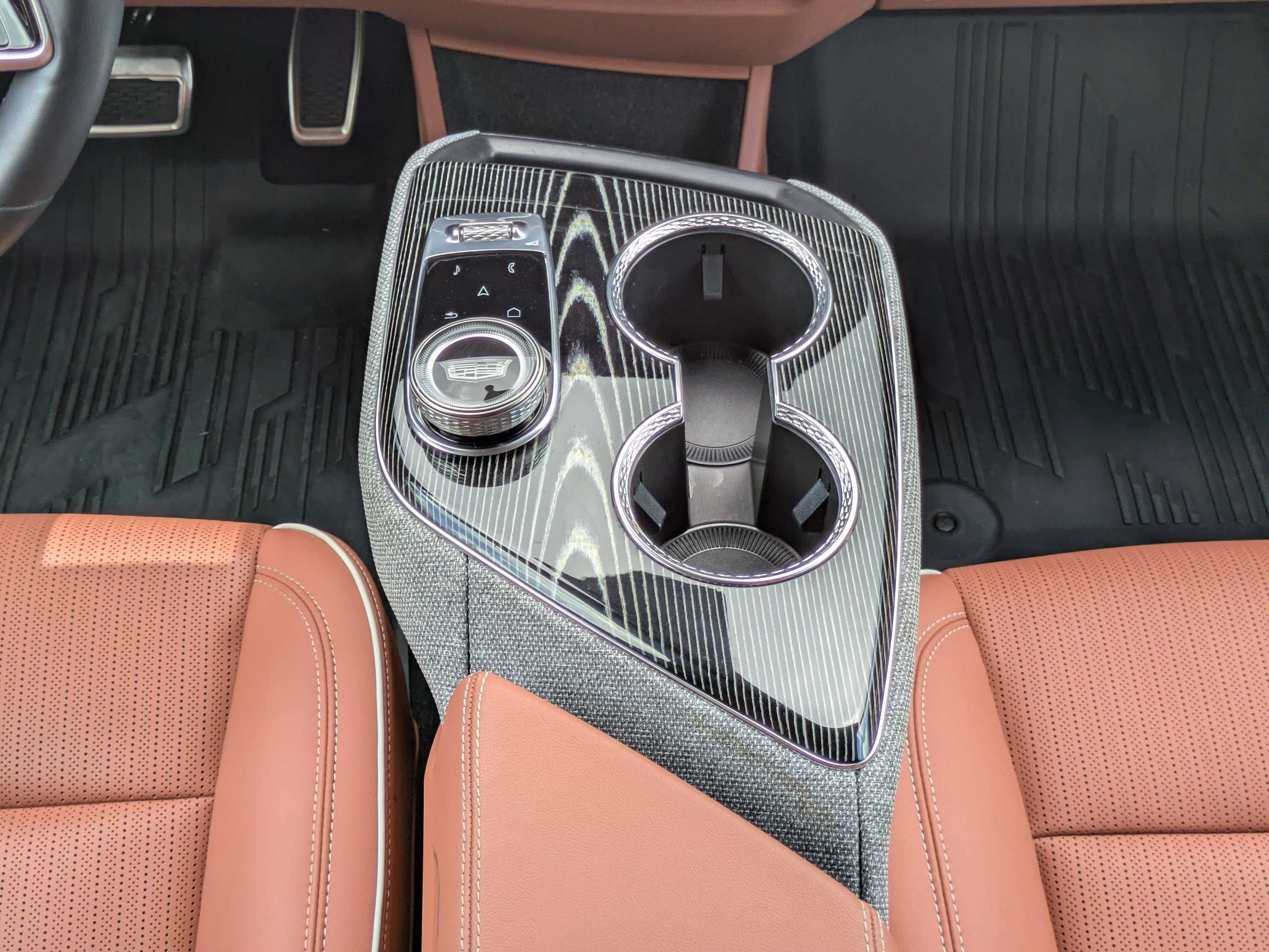 2025 Cadillac OPTIQ Luxury 2