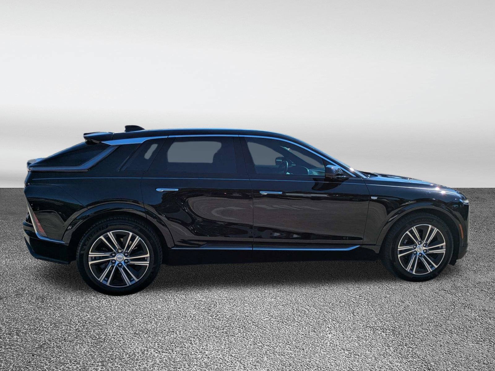 2024 Cadillac LYRIQ Luxury 1
